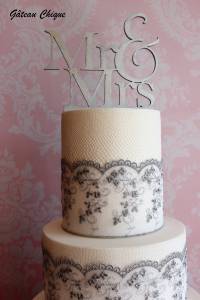 white wedding cake_1